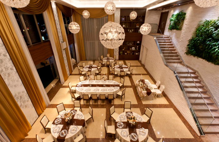 落ち着いたシックな会場