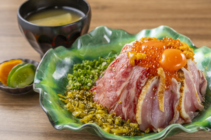 雲丹とろあか牛&鶏たたき 阿蘇山丼