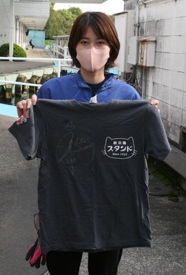 倉持莉々選手サイン入りTシャツ