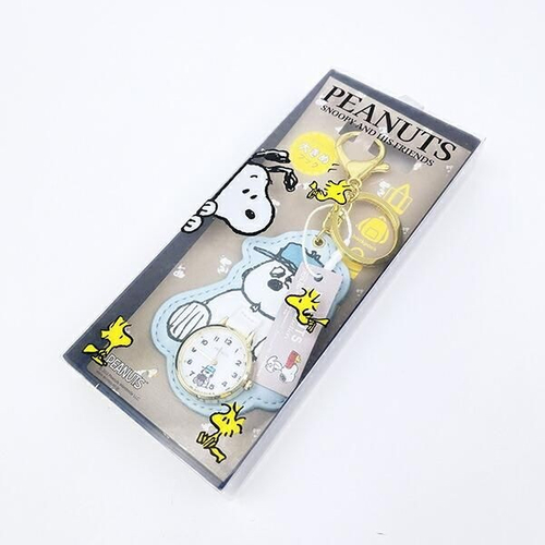 スヌーピーのダイカットウォッチ