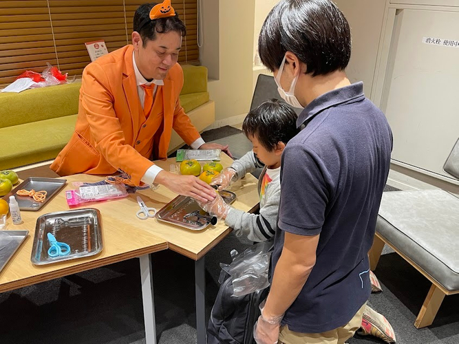 干し柿づくり体験の様子