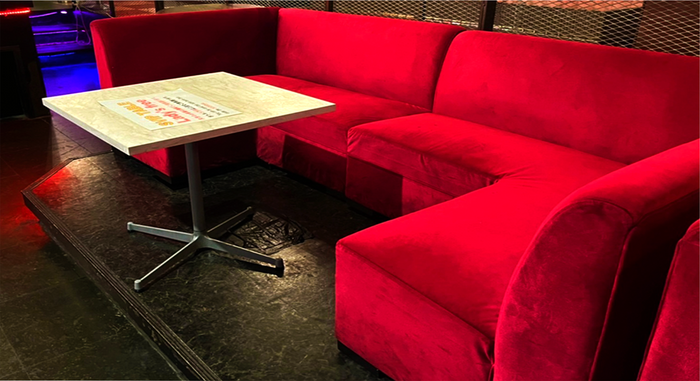 FLOOR S VIP (フロアに面したシート)