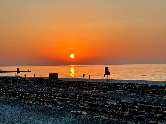 客席からの望む、日本の夕日百選に選ばれた美しいサンセット