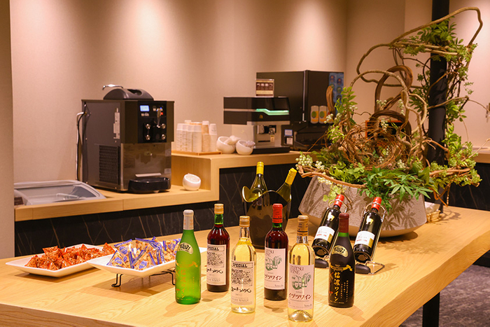 コーヒーやソフトクリームなどの他にもアルコール類も楽しめる。