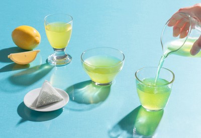 左から冷茶「れもん緑茶」、冷茶「煎茶」、冷茶「玉露」のイメージ写真