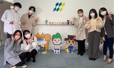 学生がサナダ精工株式会社を訪問した際の様子