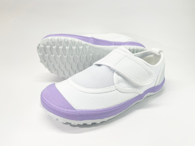 子どもの足を守る上履き「教育パワーシューズ」