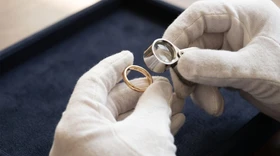 「安物だと思った」金の指輪が約354万円に　考えを変えたのは内側の文字、買取専門店おもいおが手がかりにする指輪の刻印