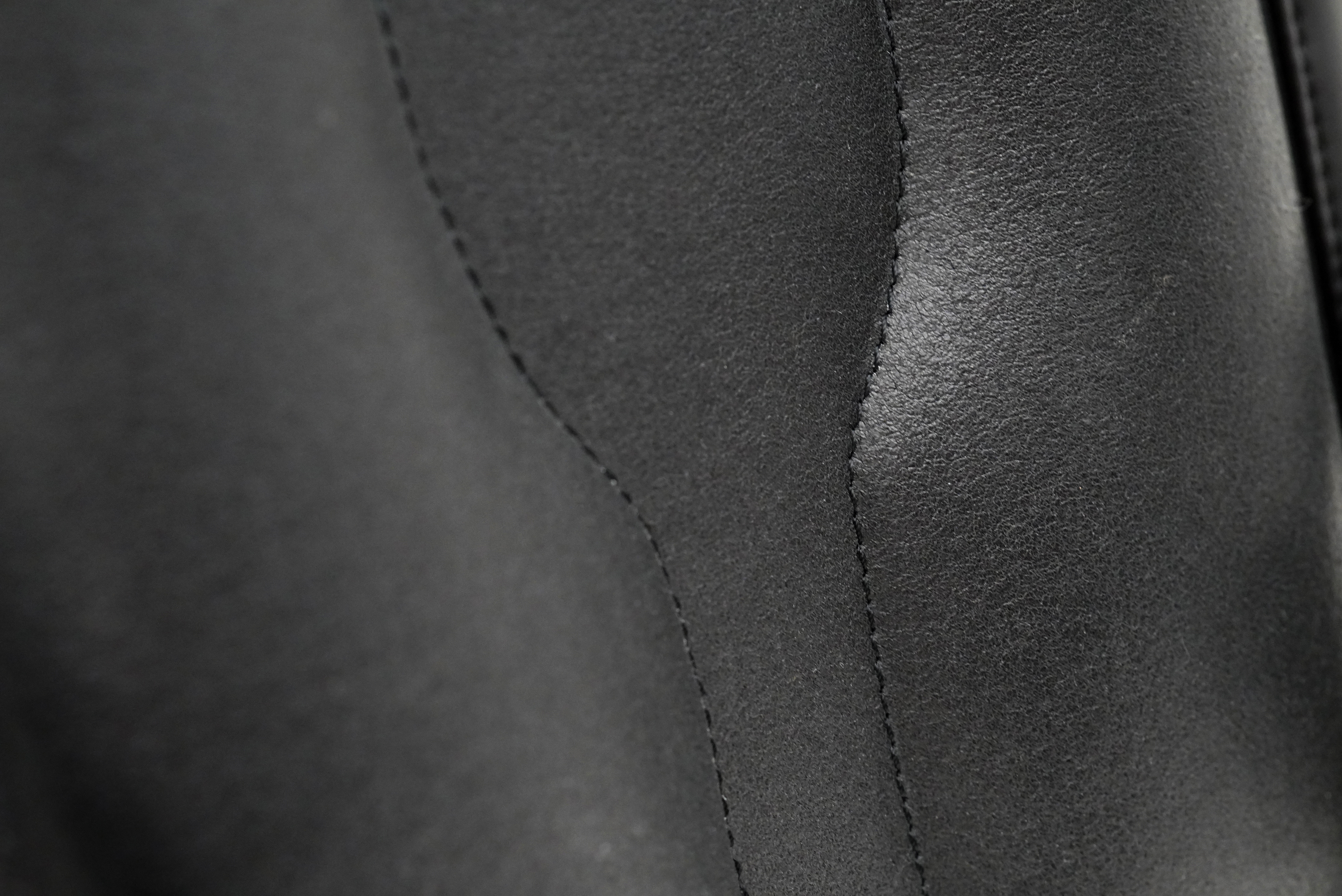 「Ultrasuede&reg;nu」の背当て