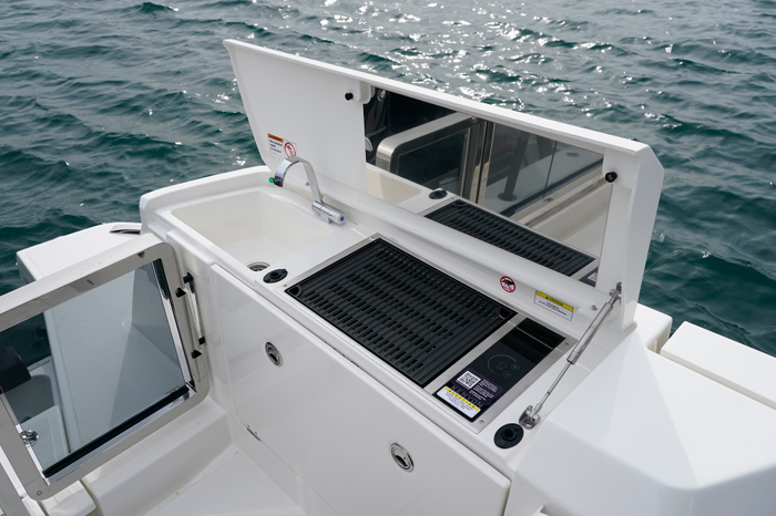 充実のギャレー設備(ウェットバー)