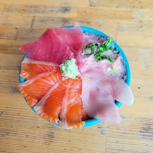 4種丼(黄金ヤマメ、金太郎マス、まぐろ、ネギトロ)