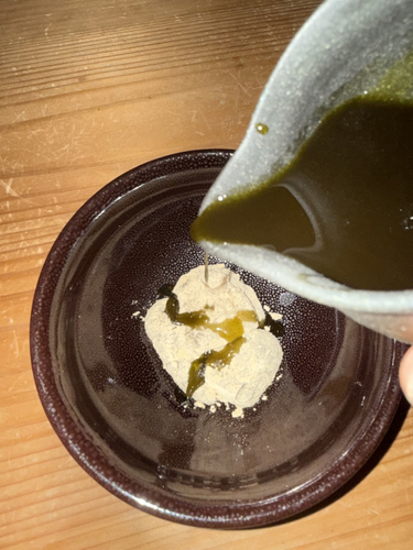 黒豆きな粉のわらび餅　抹茶黒蜜がけ