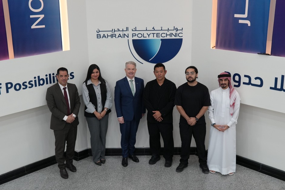 Bahrain Polytechnic 大学キャンパスにて