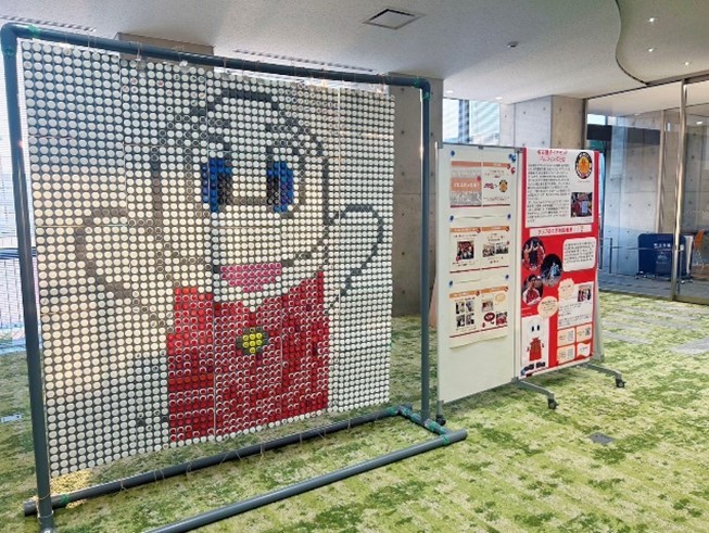 学生がペットボトルキャップで作った名古屋Dのクラブマスコット「ディー・ディー(DD)」