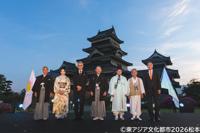 (左から)伊藤文化庁長官・出口クリスタさん・松重豊さん(松本市ブランド大使)・臥雲市長・韓国安東市関係者・阿部長野県知事