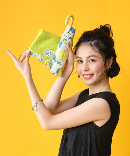 ハンカチ H02 YELLOW&times;FRUITS OFF ￥770(税込) / 傘 801-2072 FRUITS OF ￥3,080(税込)