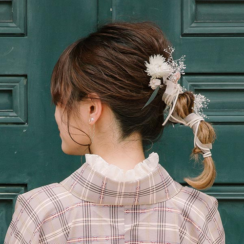ドライフラワーの髪飾りは770円～