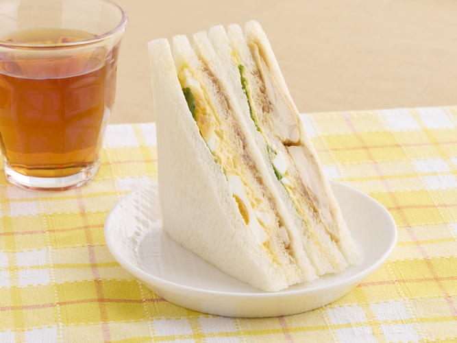 香ばしい照焼きチキンとたまごサンド　通常　イメージ