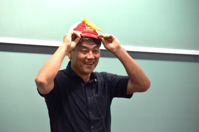 「CAP」を披露
