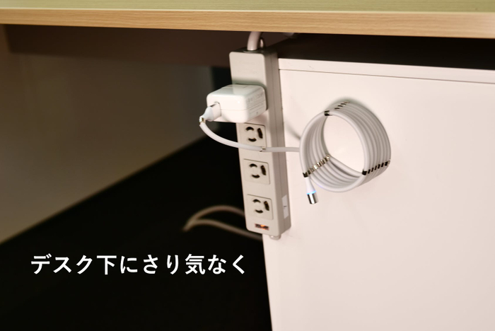 磁石がくっつくデスクなどは収納も楽々。