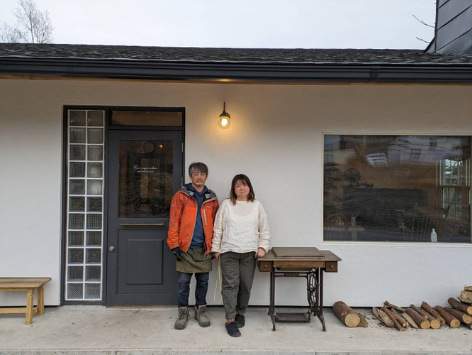 社長　お店前