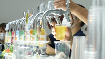 多彩なクラフトビールが味わえる
