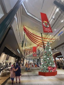 ▲メイン装飾：KUZUHA MALL本館ミドリモール1F モールアベニュー