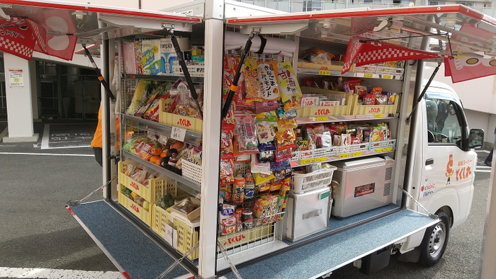 とくし丸積み込み