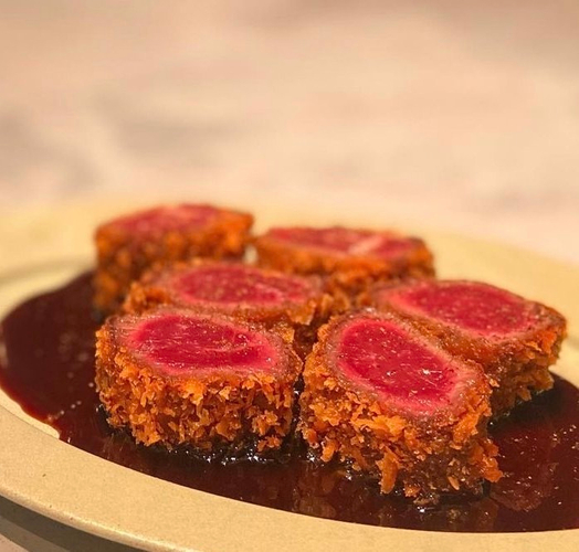 牛レアカツ 赤ワインソース