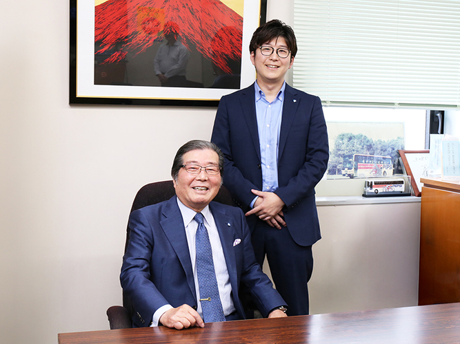 代表取締役会長　岩崎 安利(2026年7月7日就任)　代表取締役社長　岩崎 弘利(同日就任)