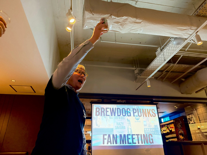 乾杯の発声を務めた本庄COO