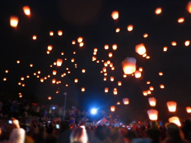 ▲春の夜空にランタンを飛ばそう！（写真はイメージ）