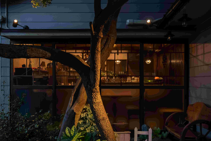 外から見る店内