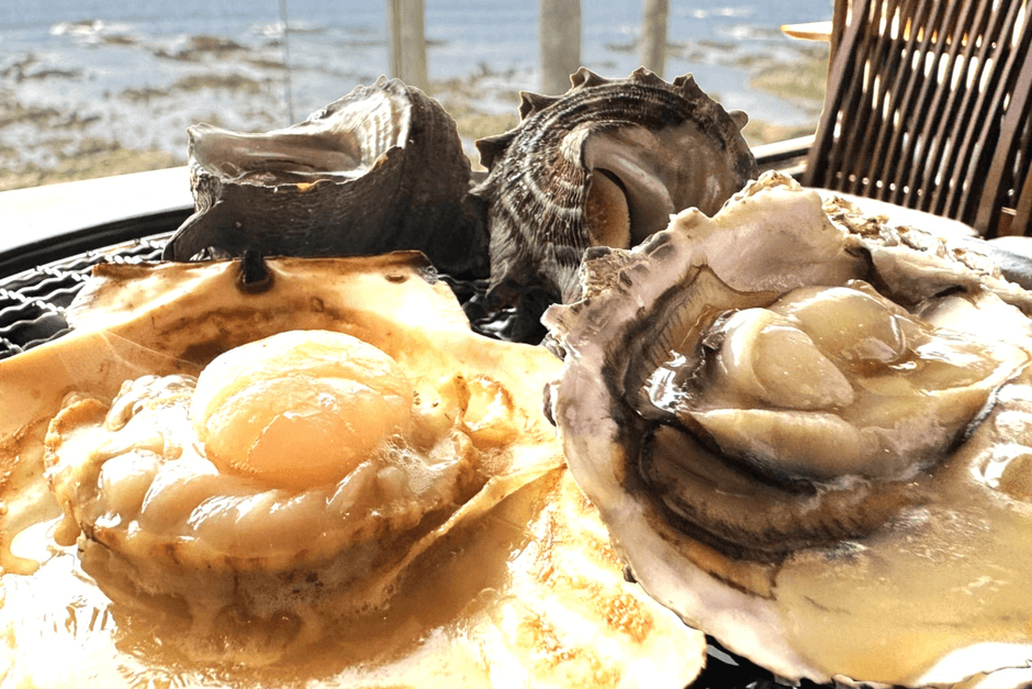 【期間限定】牡蠣・帆立・さざえを網焼きで!人気の海鮮食べ放題!