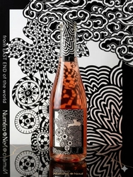 日本ワインを飲むアートピースへ。五ツ星ホテル採用の「Numéro Neuf」が、着物デザイナー斉藤上太郎氏と贈る新作『Numéro Usubeni NV』をMakuakeにて先行発表