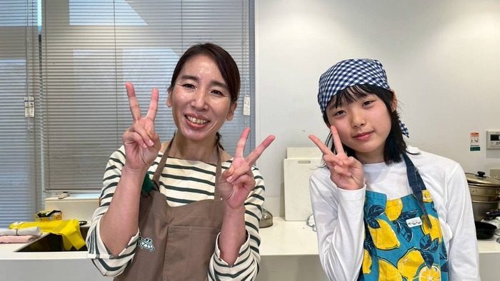 野菜ソムリエの西川満希子さんと受賞者の赤尾 百花さん