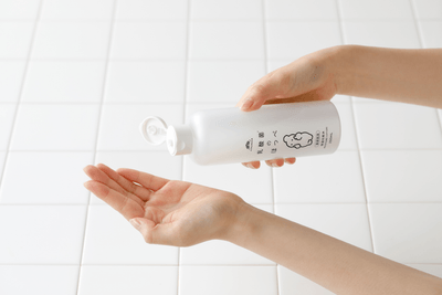 保湿化粧水　使用イメージ