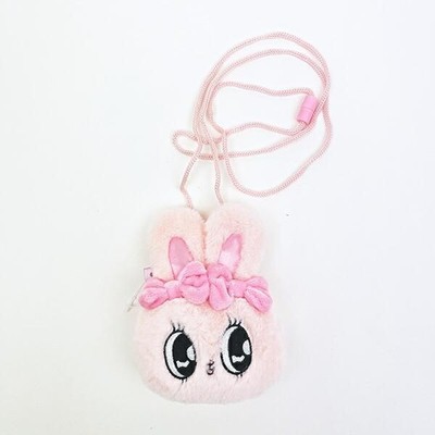 エスターバニーのふわふわなぬいぐるみアクセサリー