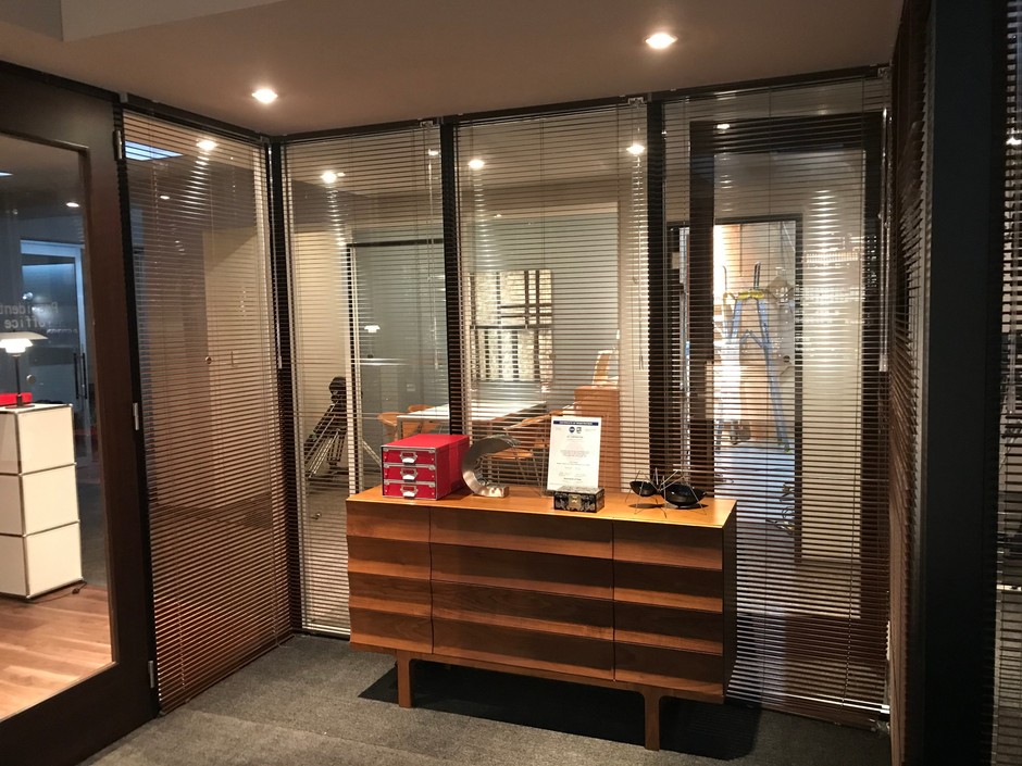 主人公が経営するIT会社オフィスセット