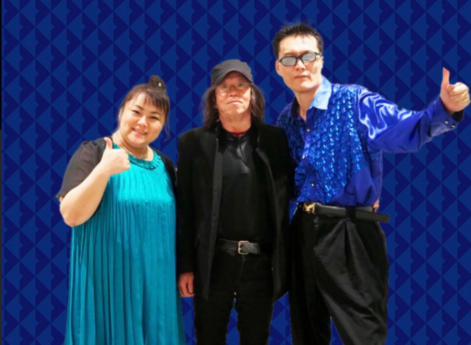 三神（左からSIZUKU、高谷秀司、GOD）