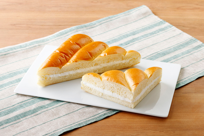 三角ミルクホイップサンド　富士山牛乳入りホイップ使用