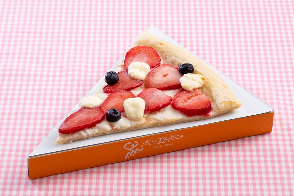 「いちごのスイーツピザ」 セット1,060円、単品500円 （ピッツェリア「ピザ ラ ロハ」）