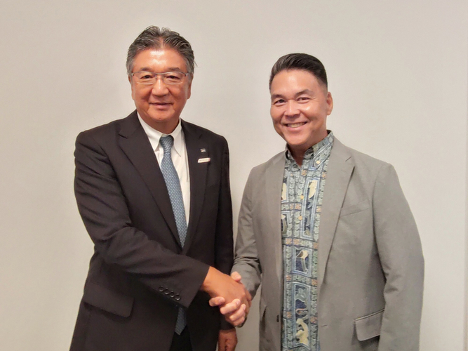 （左から）JTB   髙橋取締役会長、ハワイ州観光局 日本支局   エリック高畑会長