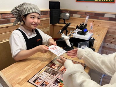 レジで注文の様子