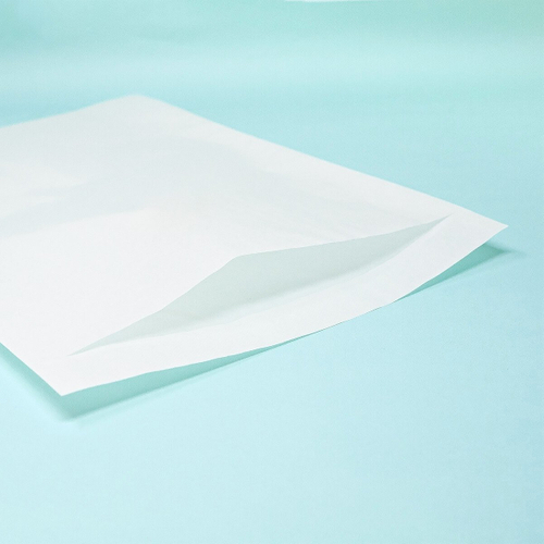 封入口はスリット状に加工されており、スリットが折り返しのガイドにもなる