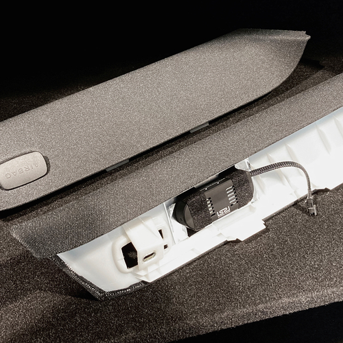 Aピラー内部のサウンド・ドライバ