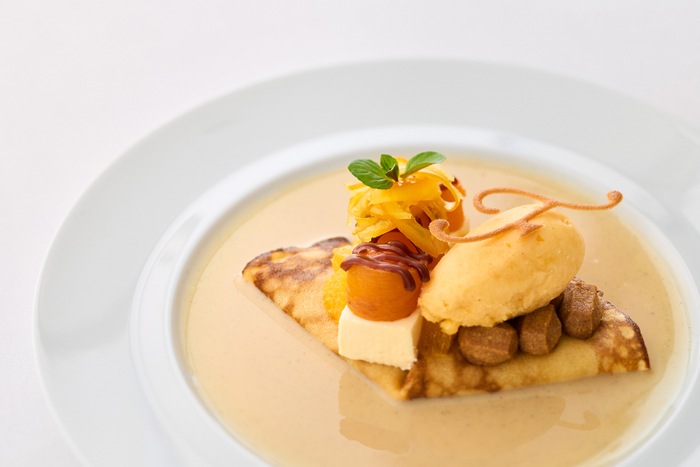 ブラッスリー ポール・ボキューズ 大丸東京　【福島県産あんぽ柿のクレープ クリームチーズのムースとオレンジの香り】