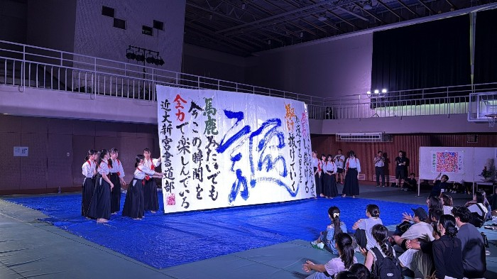 令和7年（2025年）に実施したオープンスクールでのクラブパフォーマンスの様子