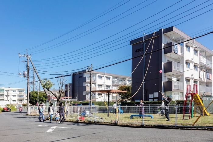 団地の屋外空間のリノベーション実験風景*撮影:高橋菜生写真事務所