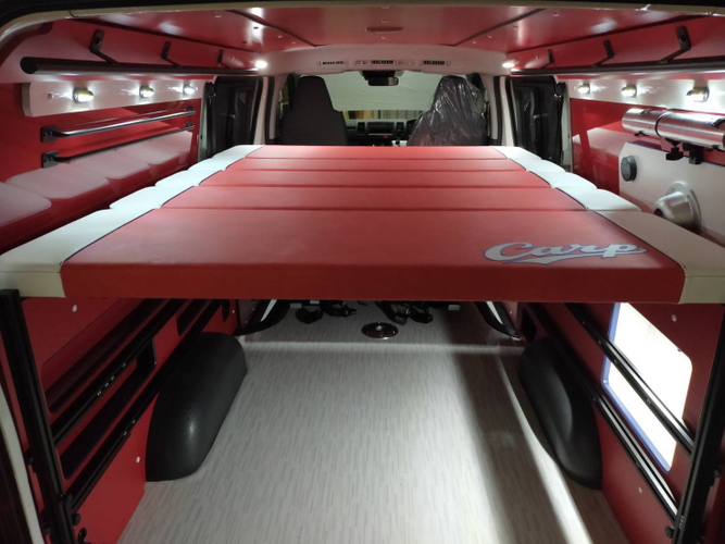 ホビクル・カープ仕様車ベッド上段 長さ:270cm 幅:135cm(座席部120cm) 高さ:78.5cm